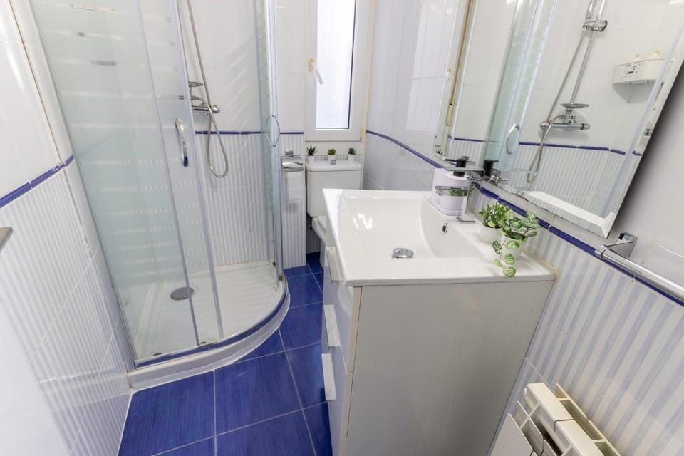 Shower, Bathroom, towels