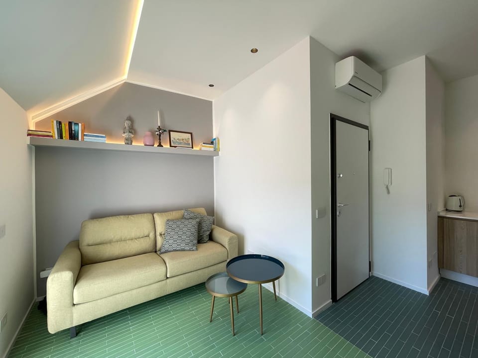 Living room, Seating area, air conditioner