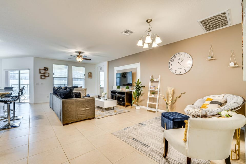 Central Family Home w/ Lanai < 10 Mi to Disney! House in Four Corners