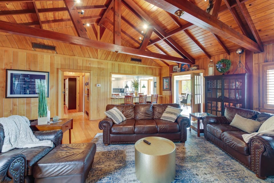 Decks and Lake Views Waterfront Hot Springs Home! House in Hot Springs