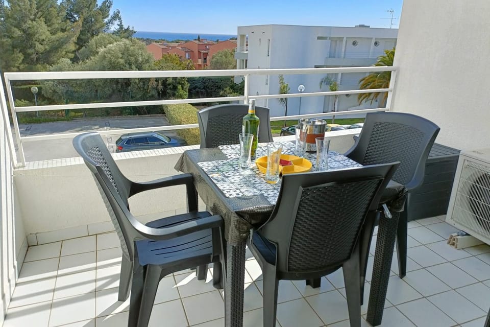 Very functional apartment with sea view Apartment in French Riviera
