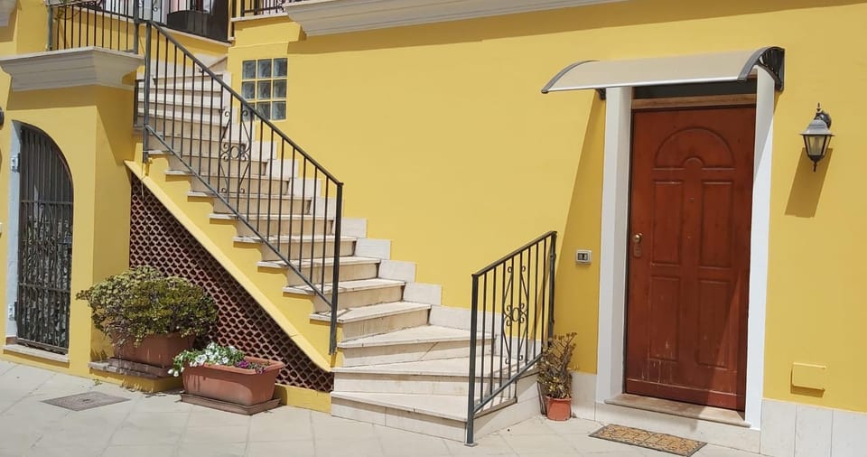 LA CASA ROSA - GRAZIOSO BIVANO CON POSTO AUTO Apartment in Cagliari
