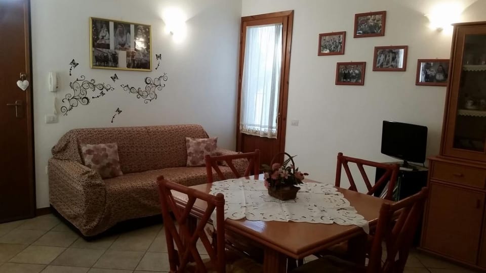 LA CASA ROSA - GRAZIOSO BIVANO CON POSTO AUTO Apartment in Cagliari
