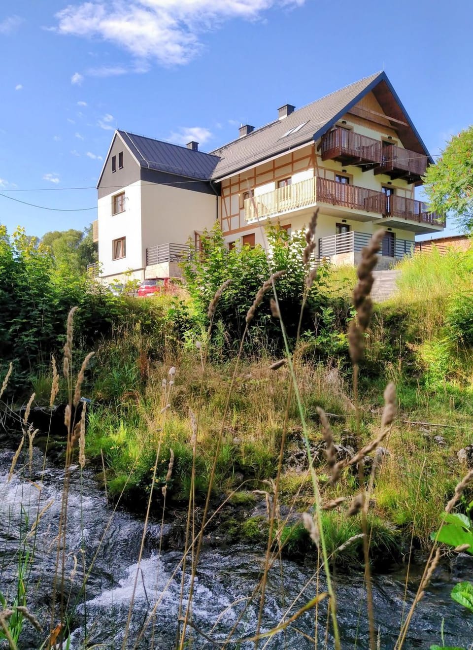 nowy Apartament z tarasem i samodzielnym wejściem - Willa Sowia Apartment in Lower Silesian Voivodeship