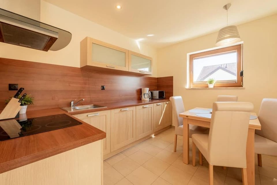 Coffee/tea facilities, Kitchen or kitchenette, Dining area, pet friendly, stove