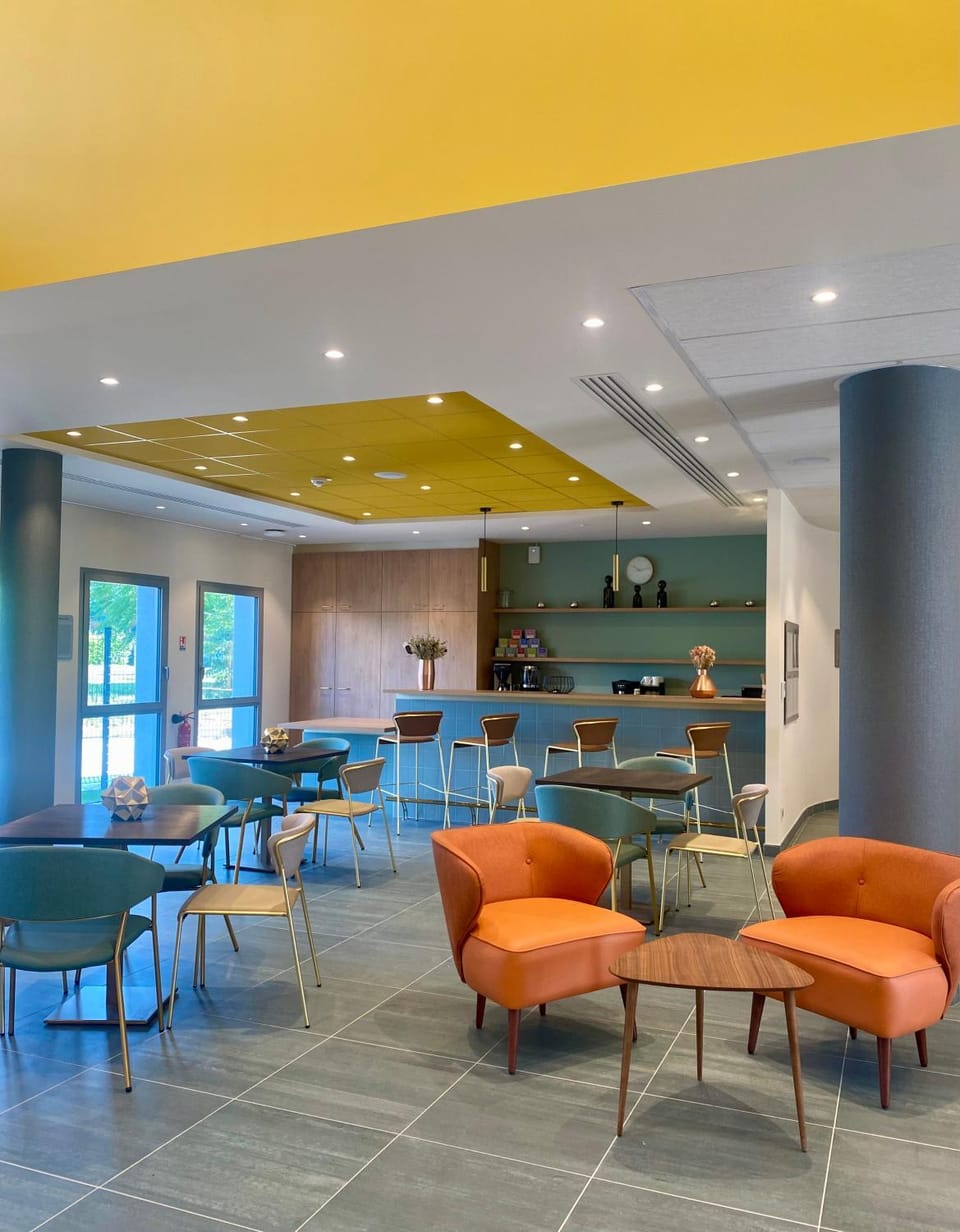 Lounge or bar, Breakfast