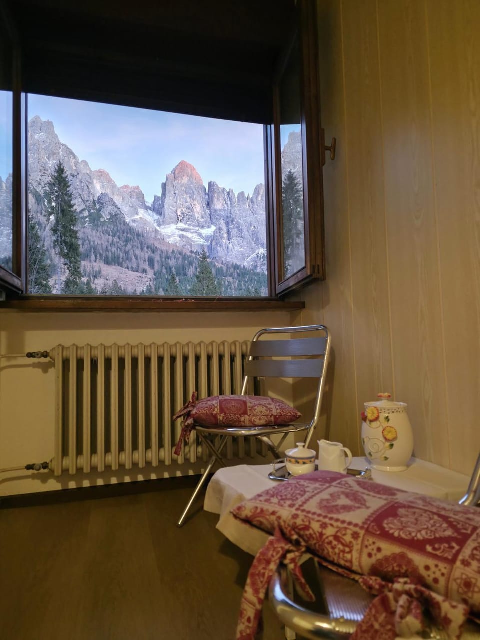 Natural landscape, Seating area, Dining area, Mountain view