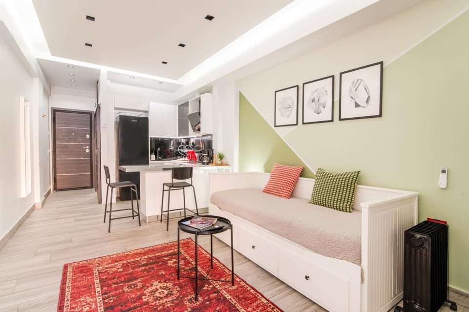 Kitchen or kitchenette, Living room, Seating area, Bedroom, minibar