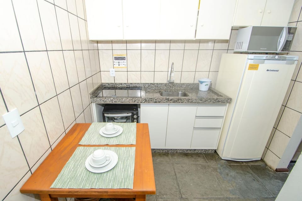 internet, microwave, oven, stove, kitchen