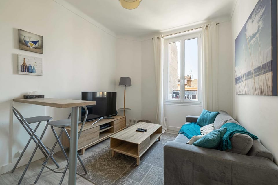 TV and multimedia, Living room, Seating area, hair dresser