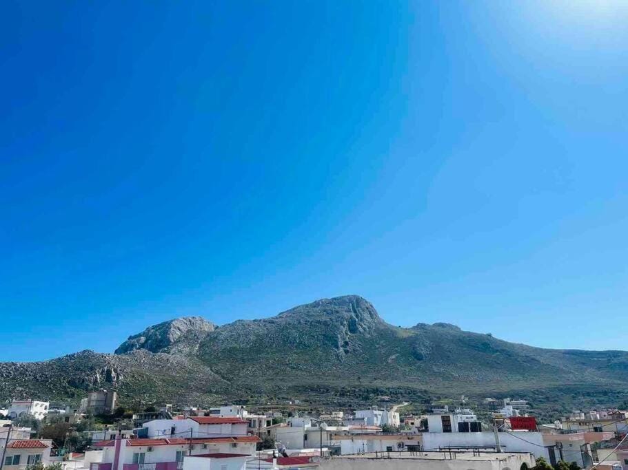 Nearby landmark, Day, Natural landscape, Mountain view