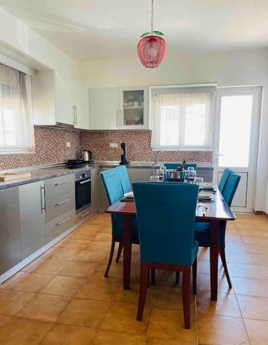 Kitchen or kitchenette, Dining area, minibar, pet friendly, toaster