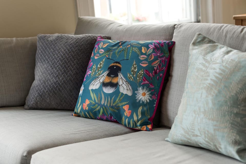High-ceiling Gorgerous Victorian flat with private garden - 3 mins to Hyde Park, Kensington Palace, 8 mins NottingHill, High Street Kensington station Apartment in City of Westminster