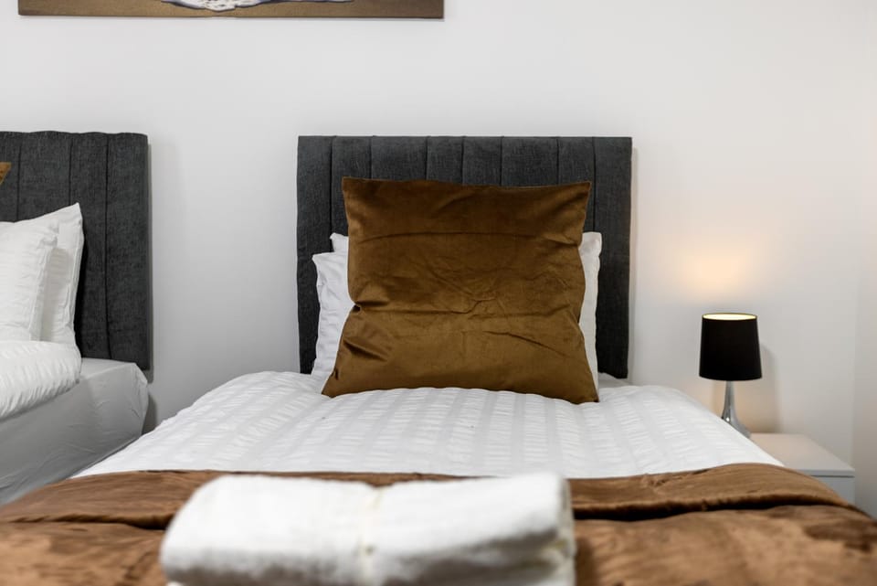 Roomy 3 bedroom house, 2 baths Apartment in Edgware