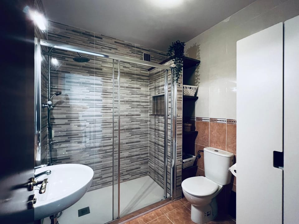 Shower, Toilet, Bathroom