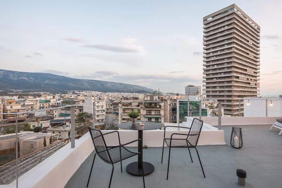 Patio, View (from property/room), City view, Mountain view
