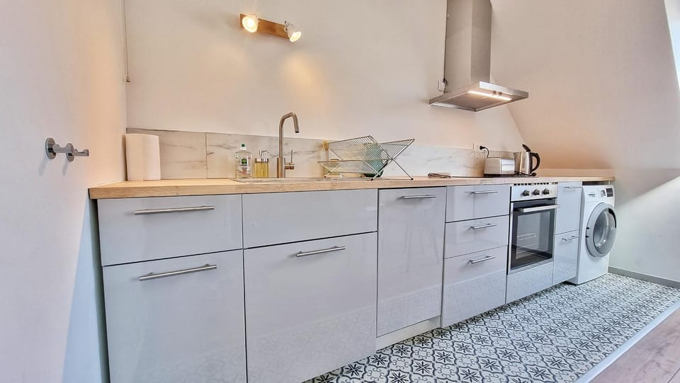 dishwasher, pet friendly, stove, washing machine, kitchen