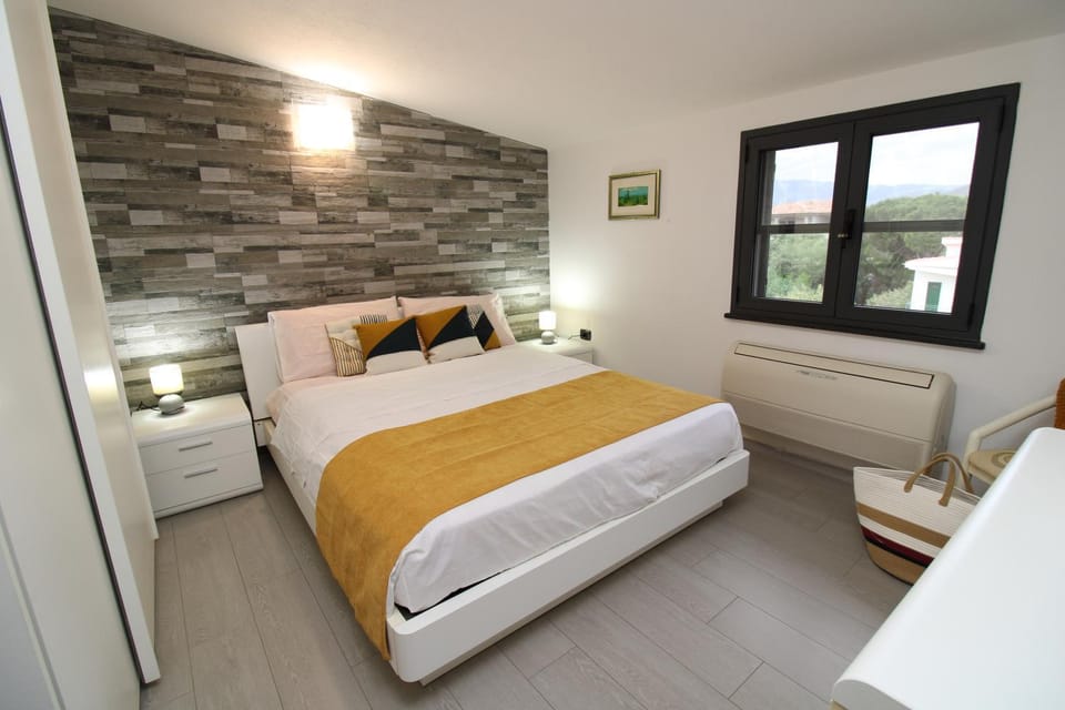 Corona's Apartment- Fronte Spiaggia Apartment in La Caletta