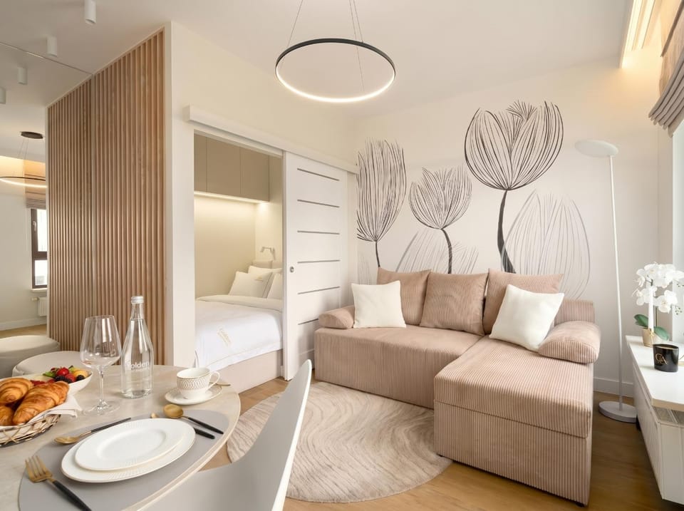 Bed, Living room, Photo of the whole room, Seating area, Dining area, Bedroom