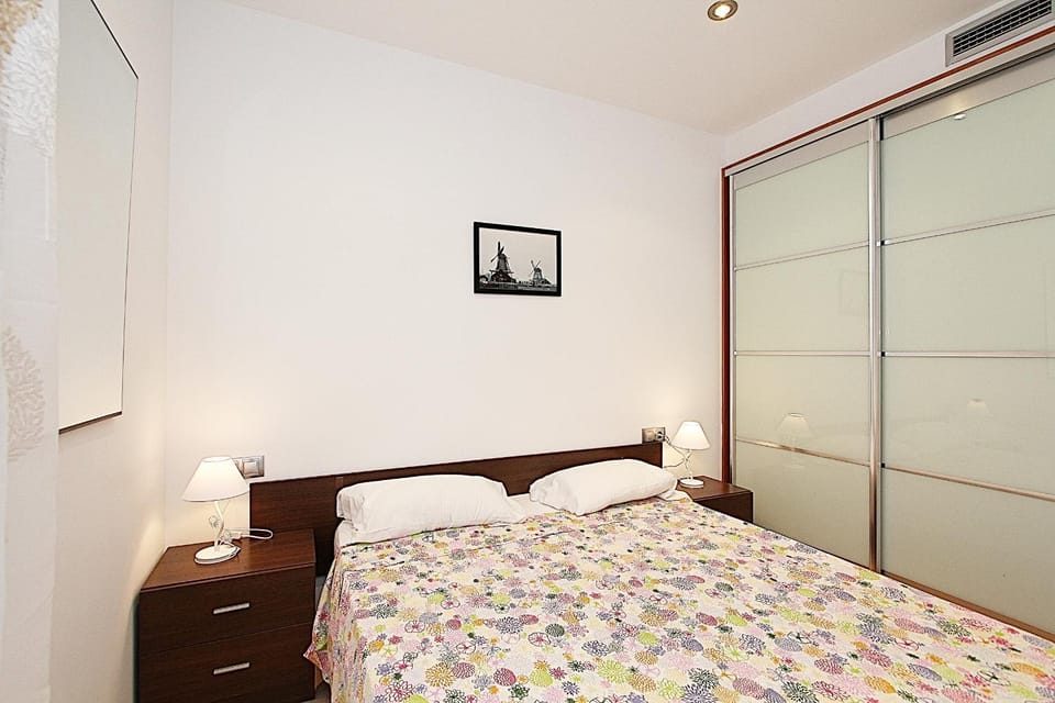 Bed, Bedroom, wardrobe, air conditioner
