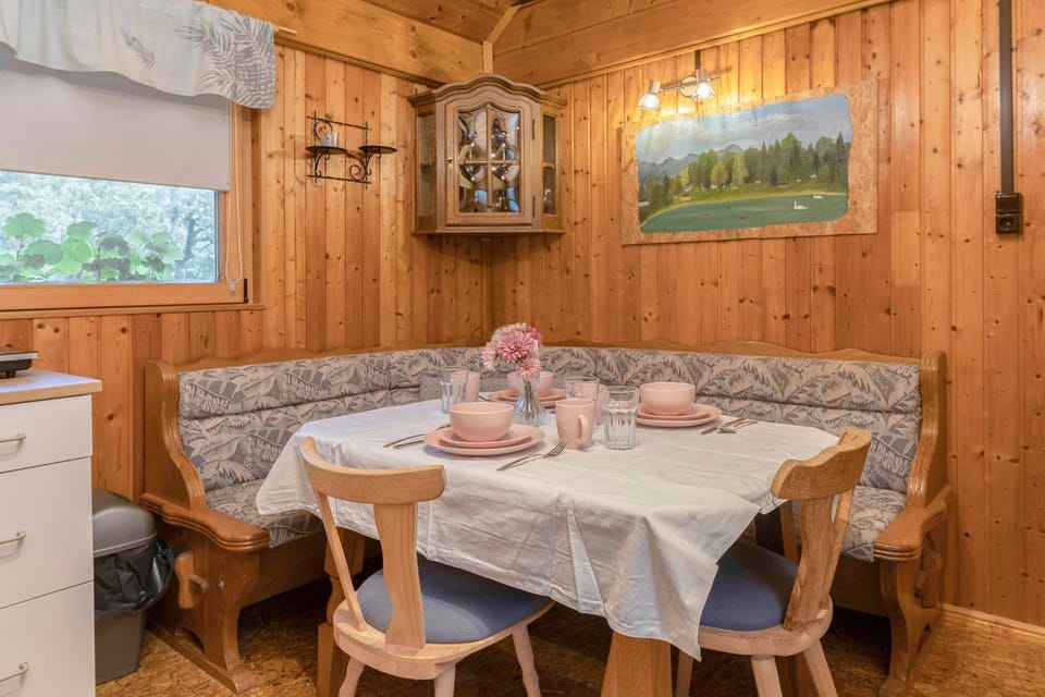 Kitchen or kitchenette, Living room, Decorative detail, Decorative detail, Seating area, Dining area