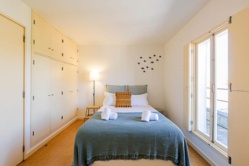 Casa 128 by LovelyStay Lapa Metro Apartment in Porto