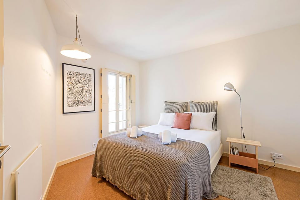 Casa 128 by LovelyStay Lapa Metro Apartment in Porto