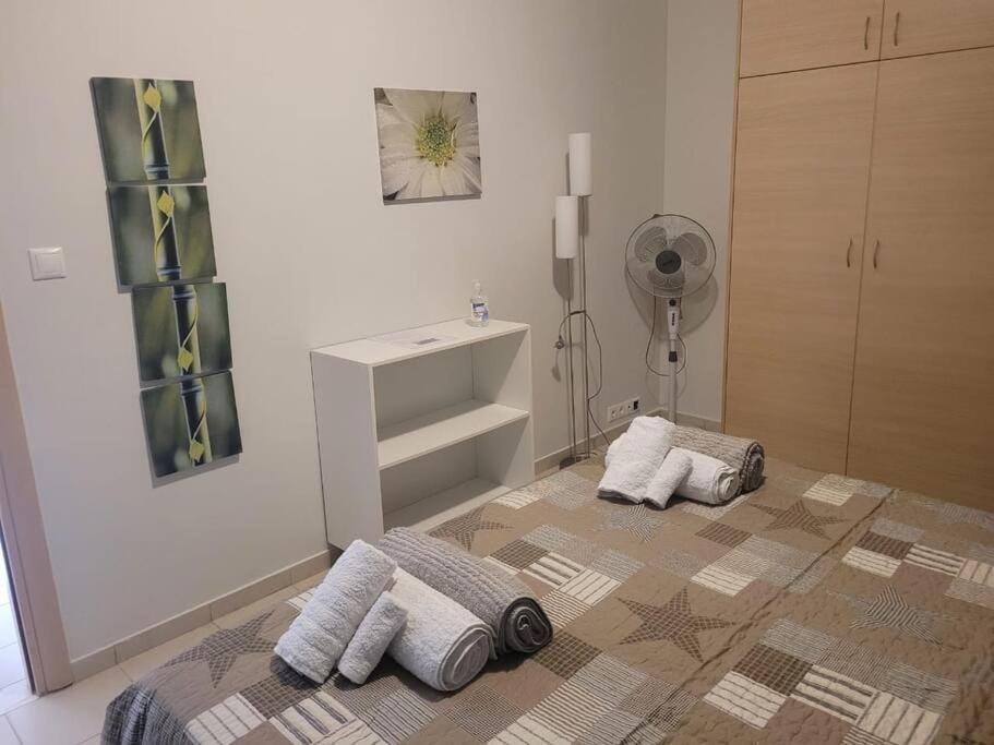 Bed, Bedroom, fireplace, towels