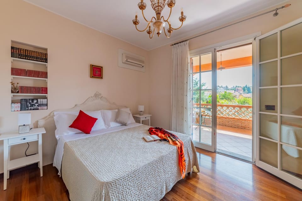 Bed, Photo of the whole room, Bedroom, air conditioner