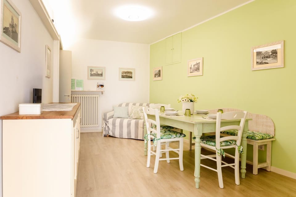 Kitchen or kitchenette, Living room, Dining area, air conditioner