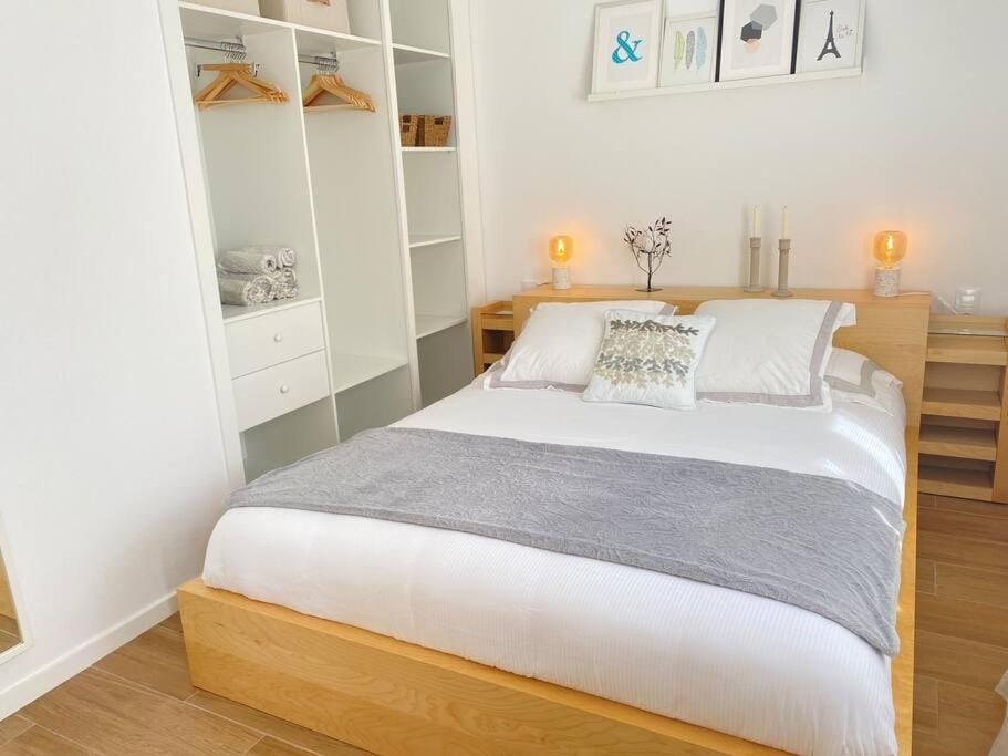 Apartamento para 2 personas a 300 m de la playa de Son Parc Piscina, terraza y parking Apartment in Balearic Islands