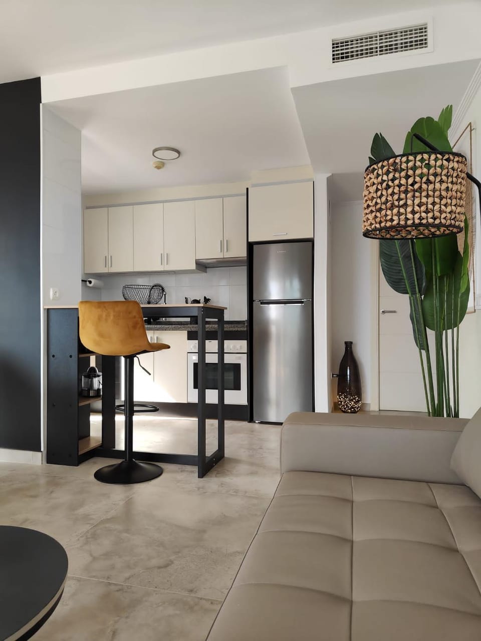 Kitchen or kitchenette, Seating area, Dining area