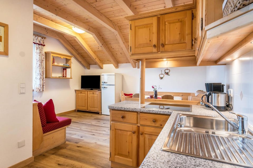 Property building, Kitchen or kitchenette, Living room
