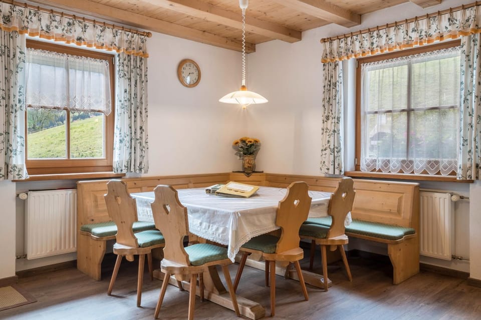 Property building, Kitchen or kitchenette, Living room