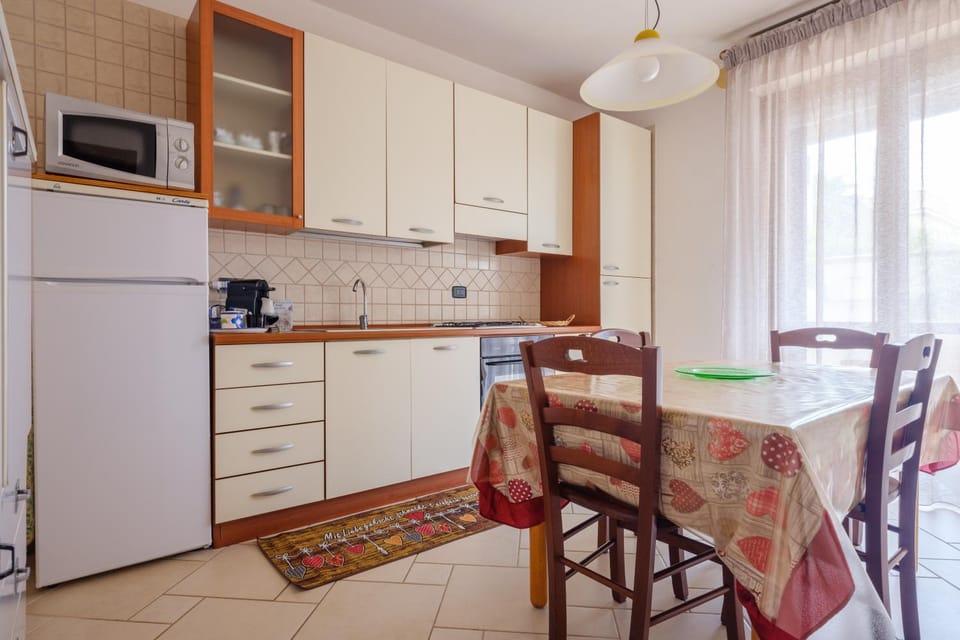 Property building, Kitchen or kitchenette, Living room