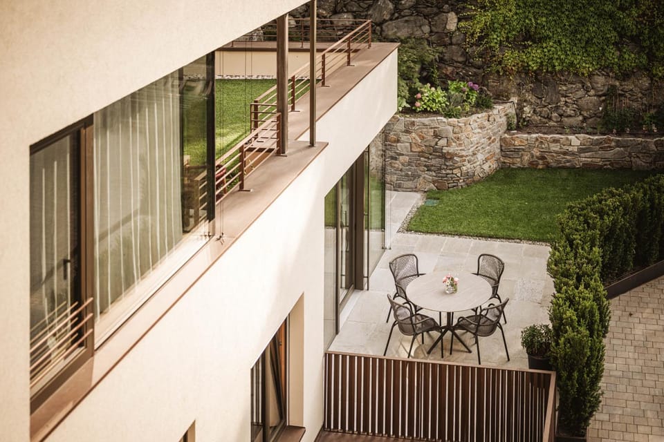 Property building, Balcony/Terrace, Garden view