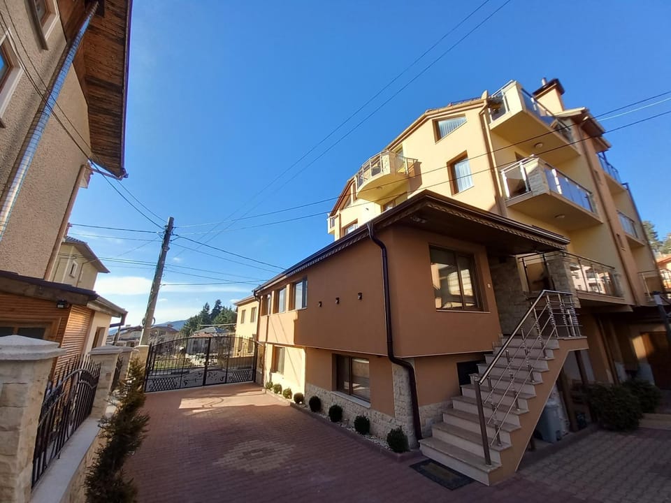 Property building, Facade/entrance