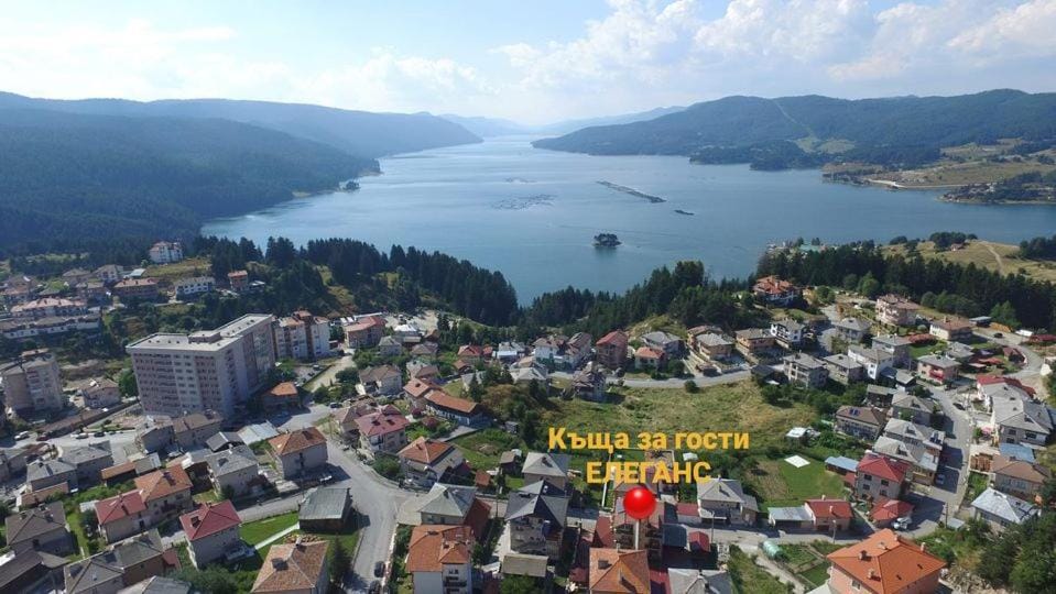 Neighbourhood, Natural landscape