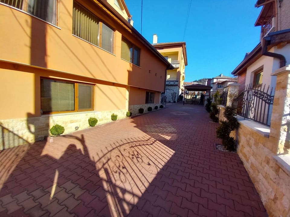 Patio, Parking