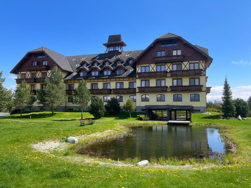 Property building, Spa and wellness centre/facilities, Lake view