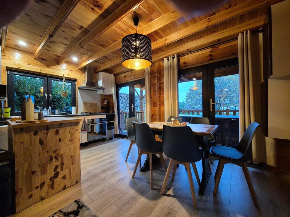 Property building, Kitchen or kitchenette, Living room