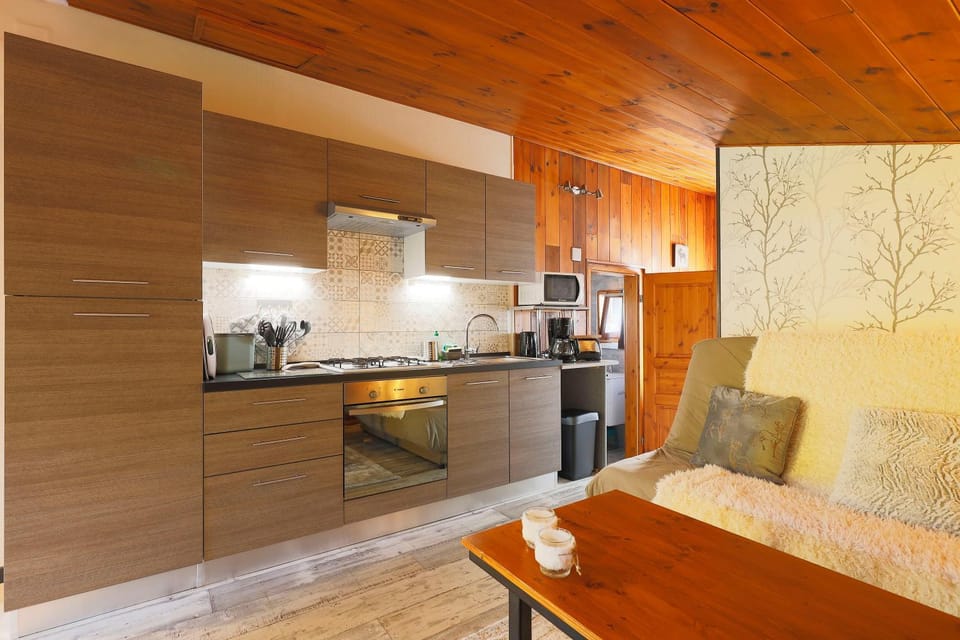 Property building, Kitchen or kitchenette, Living room