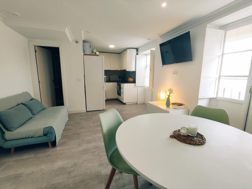 TV and multimedia, Kitchen or kitchenette, Living room, Evening entertainment