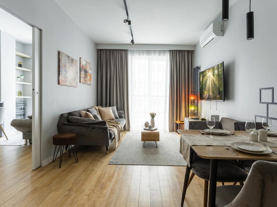 TV and multimedia, Living room, Seating area, Dining area, air conditioner
