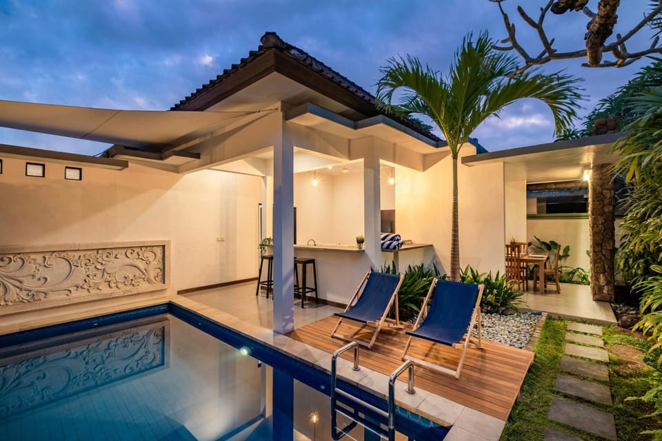 Property building, Patio, Evening entertainment, Pool view, Swimming pool, sunbed