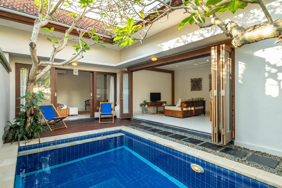 Patio, Day, Living room, Seating area, Pool view, Swimming pool, sunbed