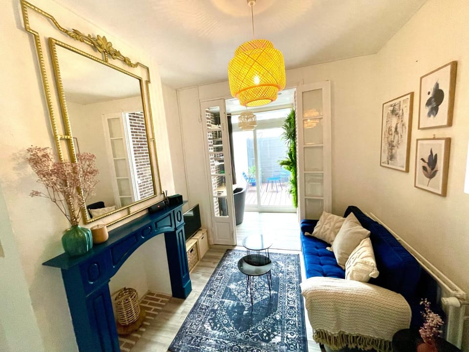 Living room, Decorative detail, Seating area, flat iron