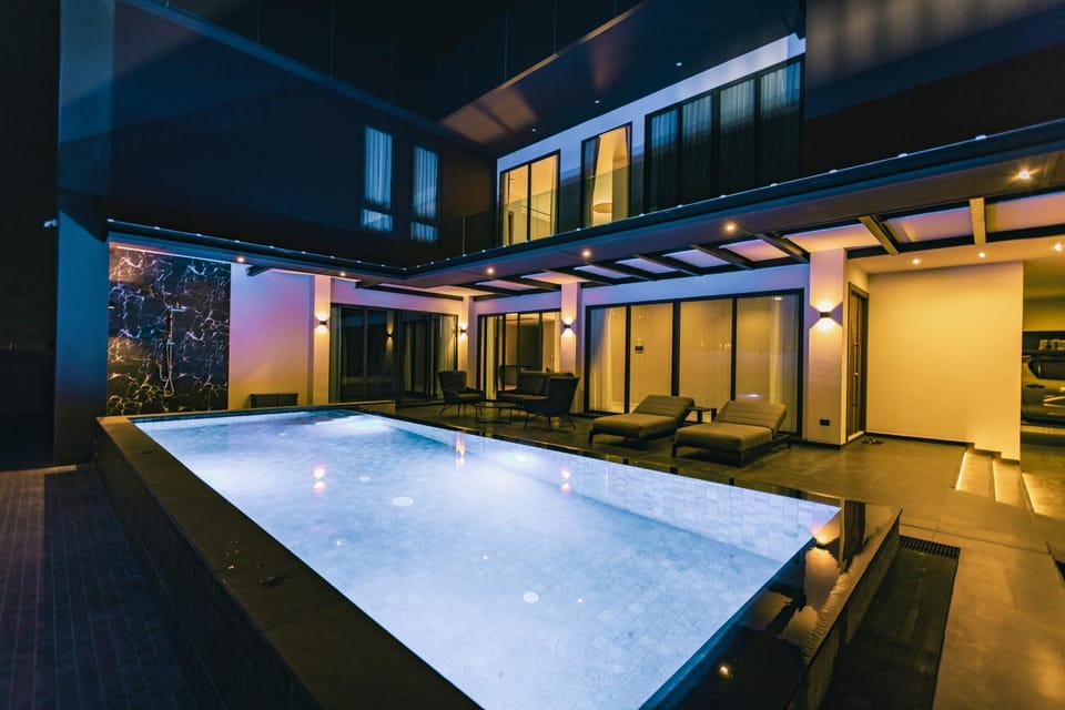 Astro Luxury: Ultra Luxury 4 Beds Pool Villa Villa in Pattaya City