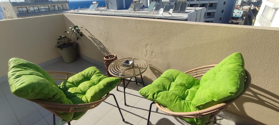 2-Luxury jacuzzi white suite by the sea Apartment in Rhodes