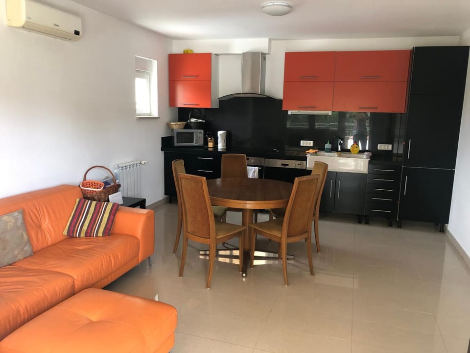 Kitchen or kitchenette, Living room, Dining area